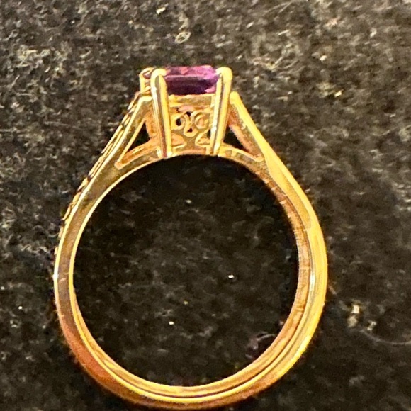 10 k gold and amethyst ring - Picture 5 of 11